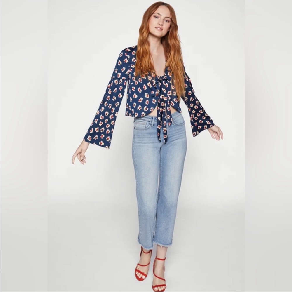 New BCBG Bow Front Bell Sleeve Top in Size Med